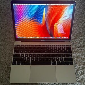 MacBook 12 in, early 2016) Gold color